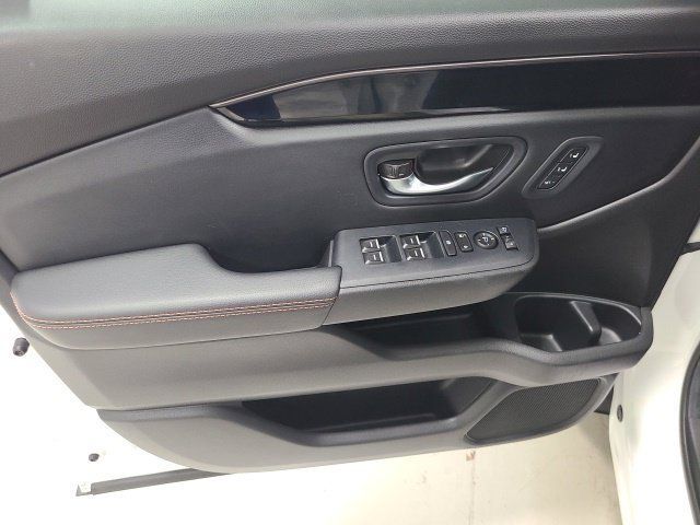Used 2025 Honda Pilot TrailSport image 23