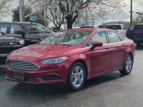 Used 2018 Ford Fusion SE w/ Fusion SE Technology Package image 8