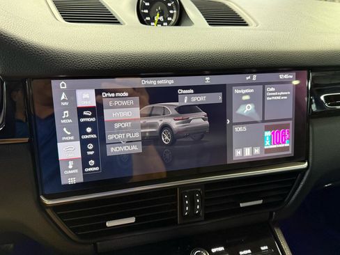 Used 2019 Porsche Cayenne E-Hybrid AWD/4WD image 34