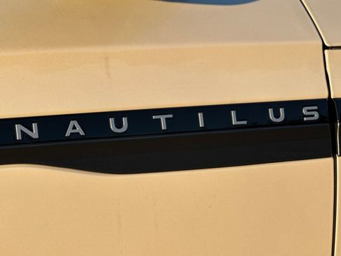 New 2026 Lincoln Nautilus Reserve w/ Jet Appearance Package image 7