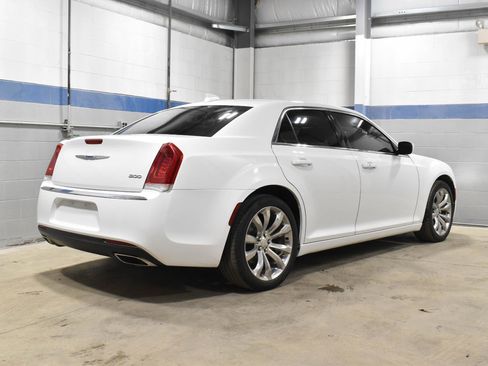 Used 2019 Chrysler 300 Touring L w/ Quick Order Package 22F image 25