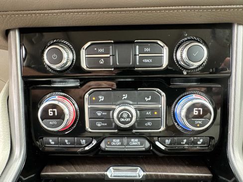 Used 2021 GMC Yukon XL Denali image 33