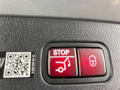 Certified 2025 Mercedes-Benz GLC 350e 4MATIC image 17