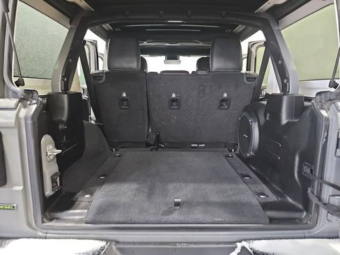 Used 2021 Jeep Wrangler Unlimited Rubicon image 12