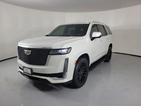 Used 2021 Cadillac Escalade Luxury RWD image 2