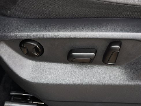 Used 2020 Volkswagen Tiguan SE AWD/4WD image 17