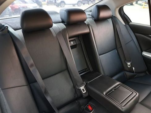 Used 2017 INFINITI Q50 Signature Edition w/ All Weather Package (L93) RWD image 17