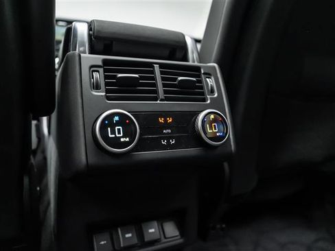 Used 2024 Land Rover Discovery S AWD/4WD image 17