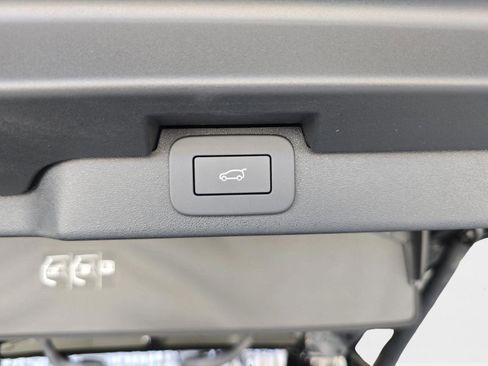 New 2025 Land Rover Discovery Dynamic SE AWD/4WD image 13