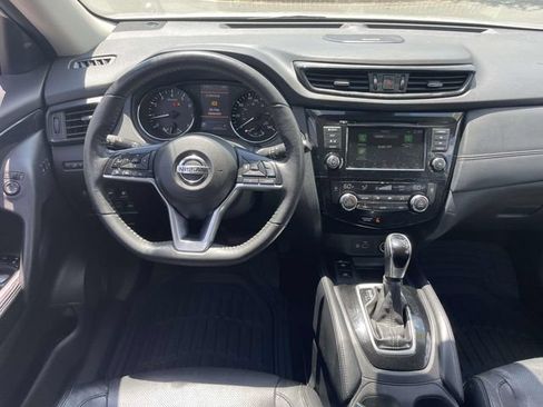 Used 2019 Nissan Rogue SL FWD image 2