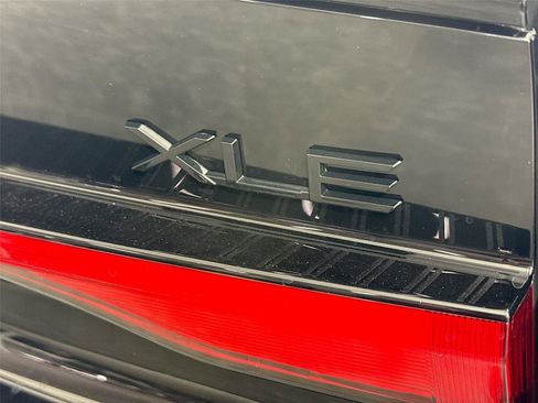 Certified 2025 Toyota Prius XLE FWD image 15