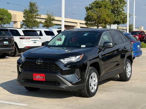 Used 2025 Toyota RAV4 LE AWD/4WD image 7