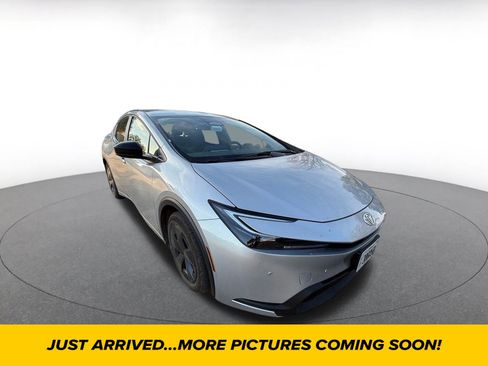 Used 2025 Toyota Prius LE image 1