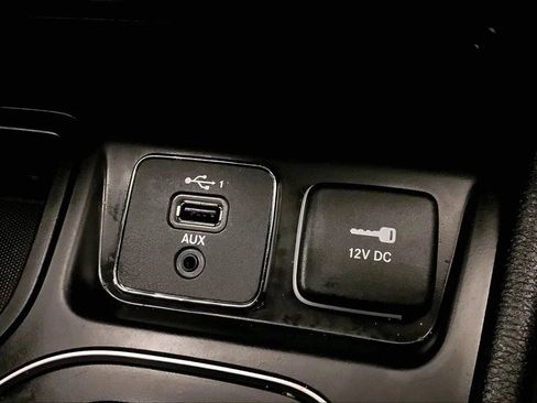 Used 2020 Jeep Cherokee Latitude Plus image 32