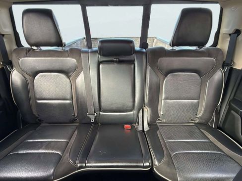 Used 2019 RAM 1500 Laramie AWD/4WD image 15