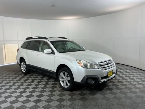 Used 2013 Subaru Outback 2.5i Premium AWD/4WD image 3