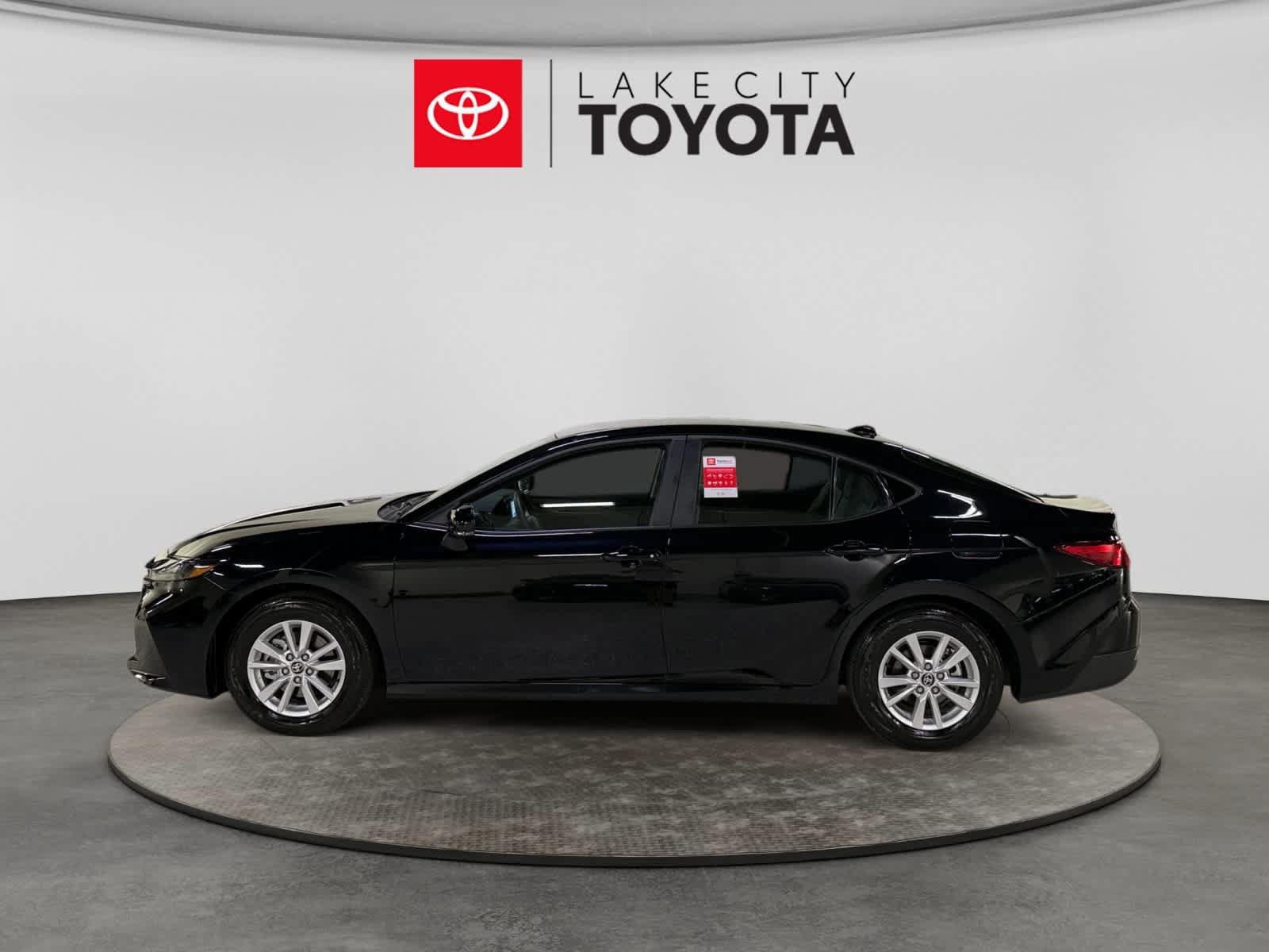 Used 2026 Toyota Camry LE FWD image 3