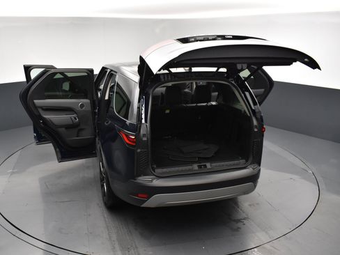 Used 2023 Land Rover Discovery S image 27