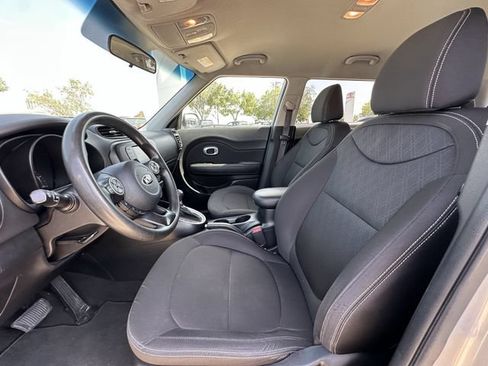 Used 2018 Kia Soul FWD image 22
