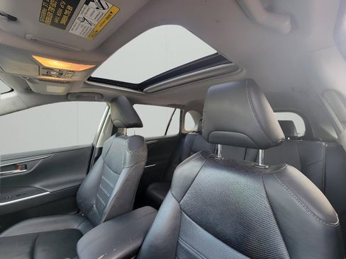 Used 2020 Toyota RAV4 Limited image 25