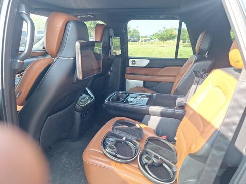 Used 2019 Lincoln Navigator L Reserve AWD/4WD image 13