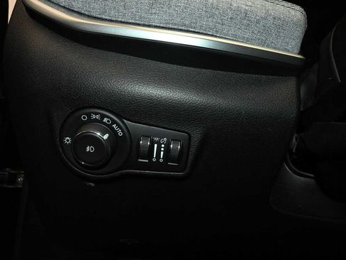 Used 2024 Jeep Compass Latitude AWD/4WD image 12