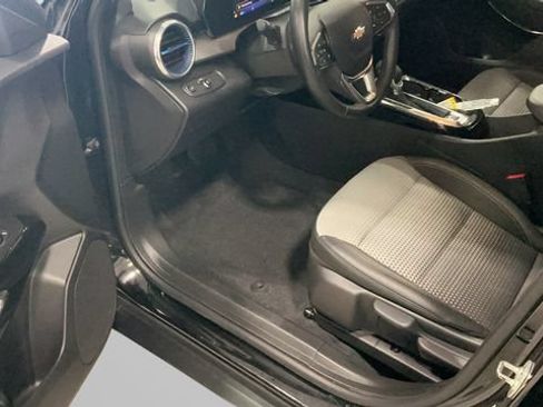 Used 2025 Chevrolet Trax LT w/ LT Convenience Package FWD image 28