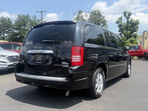 Used 2010 Chrysler Town & Country Touring Plus FWD image 10