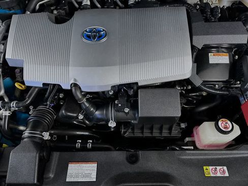Used 2018 Toyota Prius Prime Advanced w/ Carpet Mat Package FWD image 9