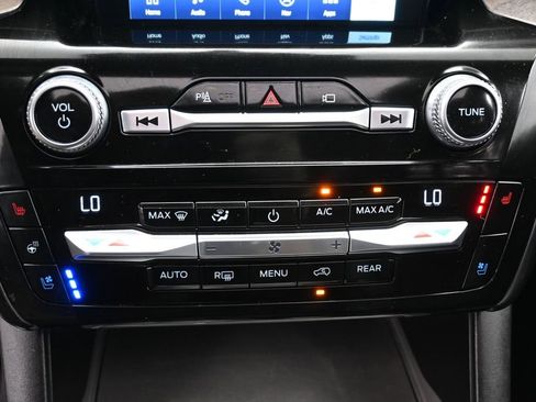 Used 2021 Ford Explorer Platinum w/ Premium Technology Package AWD/4WD image 28