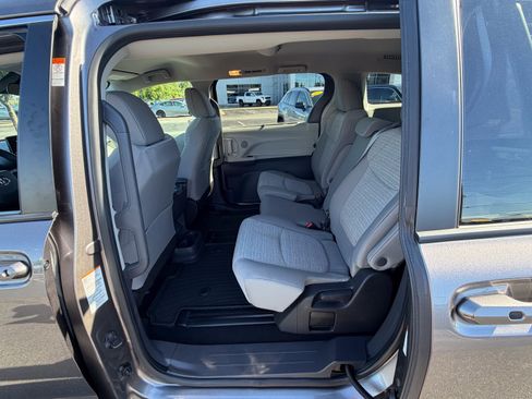 Used 2022 Toyota Sienna LE FWD image 19