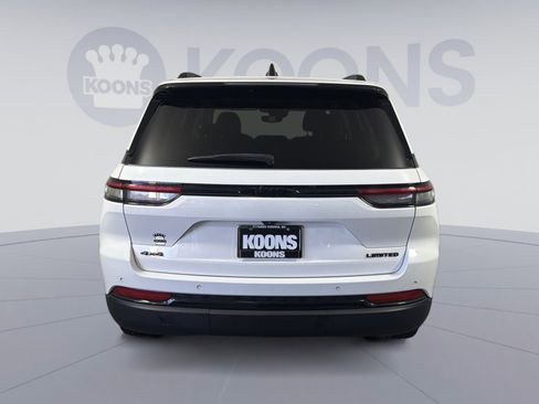 Used 2023 Jeep Grand Cherokee Limited w/ Black Appearance Package image 5