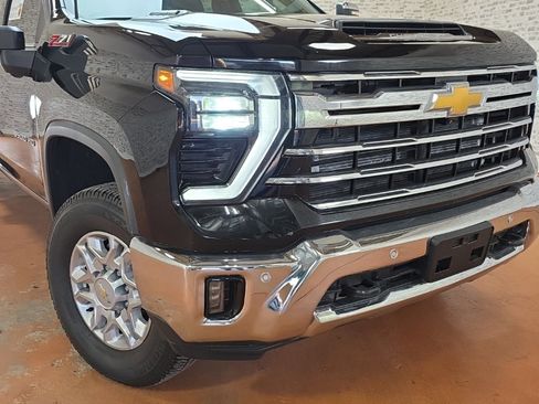 Used 2024 Chevrolet Silverado 3500 LTZ w/ LTZ Convenience Package image 11