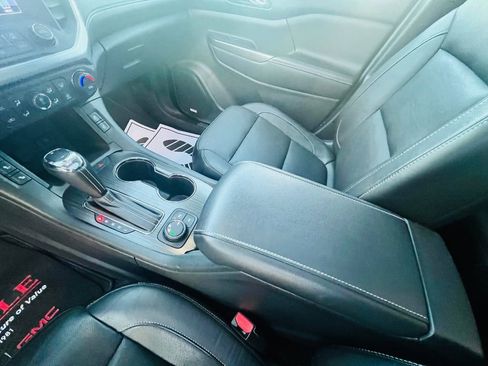 Used 2018 GMC Acadia SLT image 19