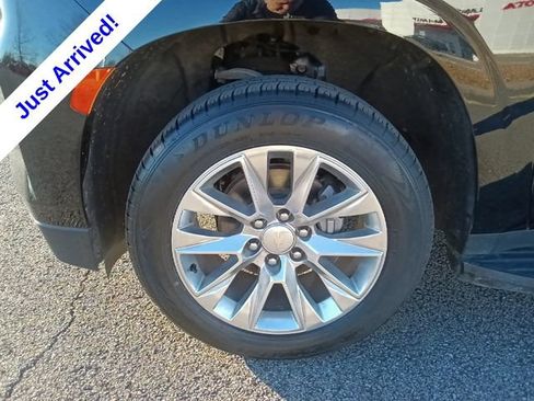 Used 2024 Chevrolet Suburban Premier RWD image 10