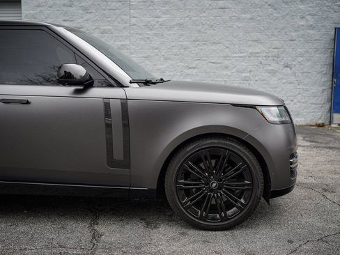 Used 2022 Land Rover Range Rover Long Wheelbase SE image 17