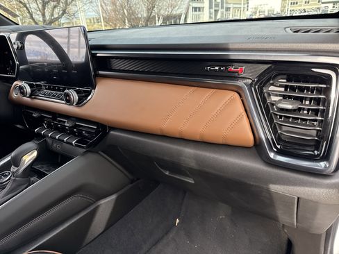 Used 2025 GMC Canyon AT4 w/ Nightfall Edition image 21