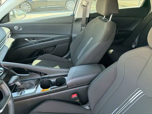 Used 2025 Hyundai Elantra SEL FWD image 22