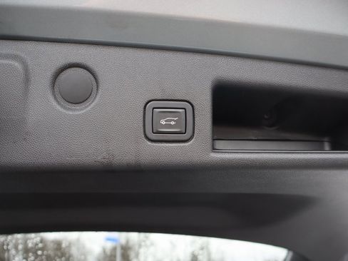 Used 2023 Chevrolet Equinox LT image 28