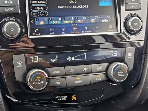 Used 2020 Nissan Rogue SV image 22