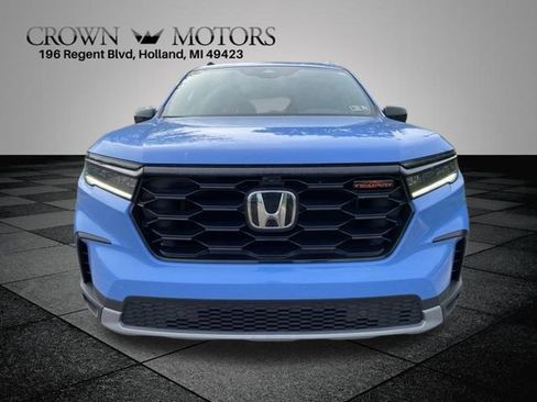 Used 2025 Honda Pilot TrailSport image 8