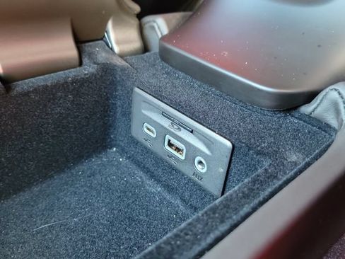 Used 2022 Chevrolet Corvette Stingray Premium Cpe w/ Z51 Performance Package RWD image 37