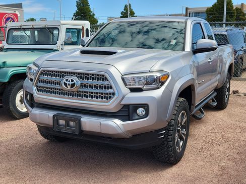 Used 2016 Toyota Tacoma TRD Sport w/ Towing Package AWD/4WD image 3