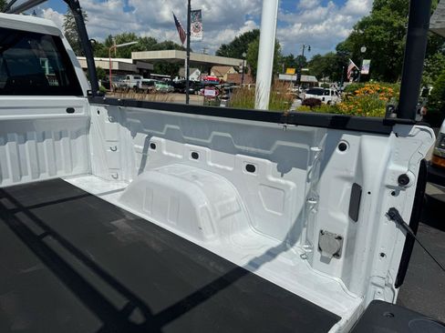 Used 2022 GMC Sierra 1500 Pro w/ 1SA Safety Plus Package AWD/4WD image 9
