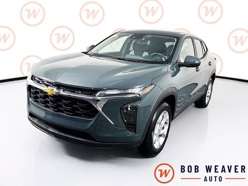 New 2026 Chevrolet Trax LS w/ LS Convenience Package FWD image 3