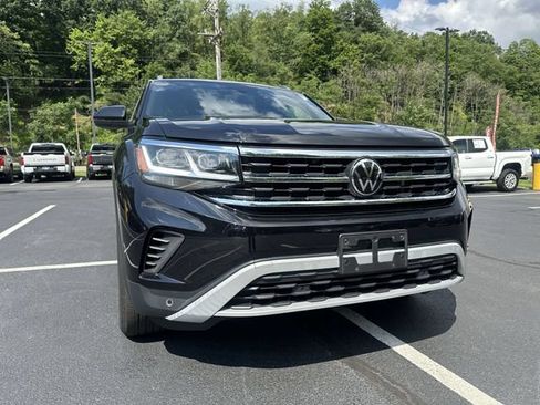 Used 2023 Volkswagen Atlas Cross Sport SE w/ Black Wheel Package AWD/4WD image 11