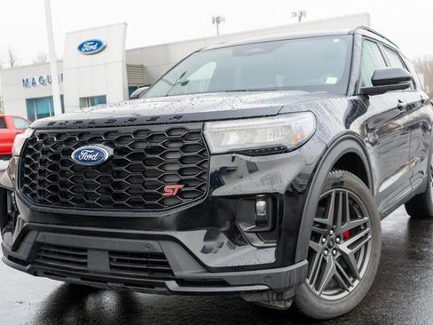 Used 2025 Ford Explorer ST image 1
