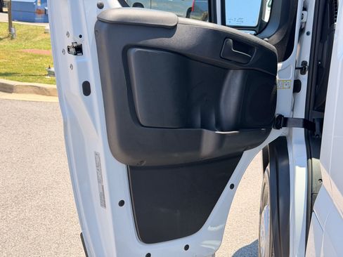 Used 2025 RAM ProMaster 2500 w/ Convenience Group FWD image 16