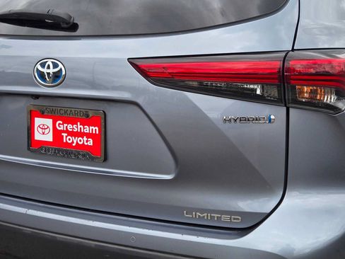 Used 2021 Toyota Highlander Limited AWD/4WD image 16