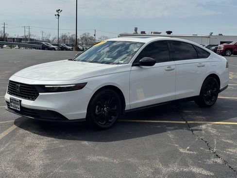 Certified 2025 Honda Accord SE image 9